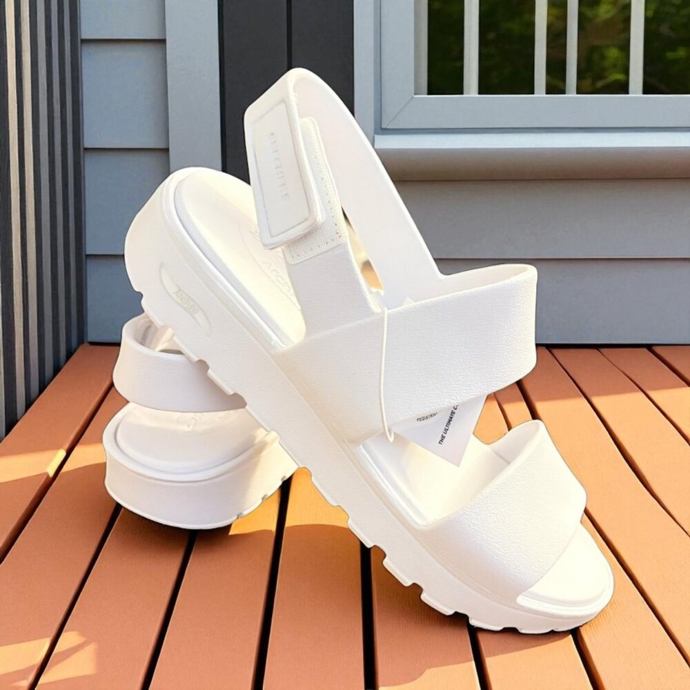 Skechers Women's Foamies Arch Fit Comfort Sandals Dream Day- White Size 8,9, 10.